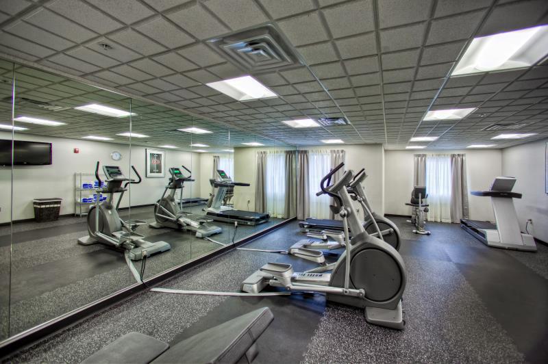 Holiday Inn Express & Suites Cleveland/Westlake By Ihg Экстерьер фото